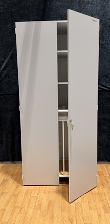 MATERIAL- & BOLLVAGNSSKÅP KGM